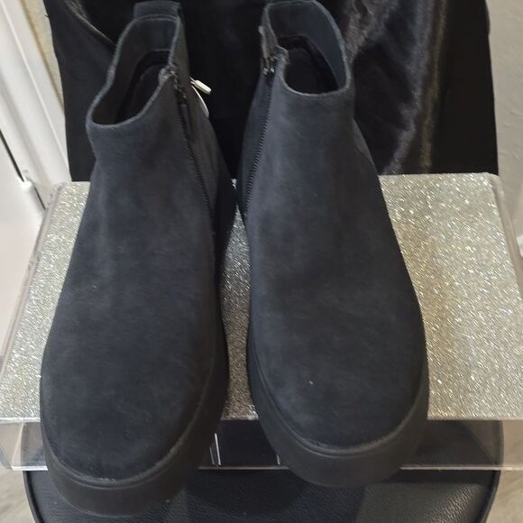 FitFlop SUMI Suede Ankle Boots-  Black - Picture 11 of 13